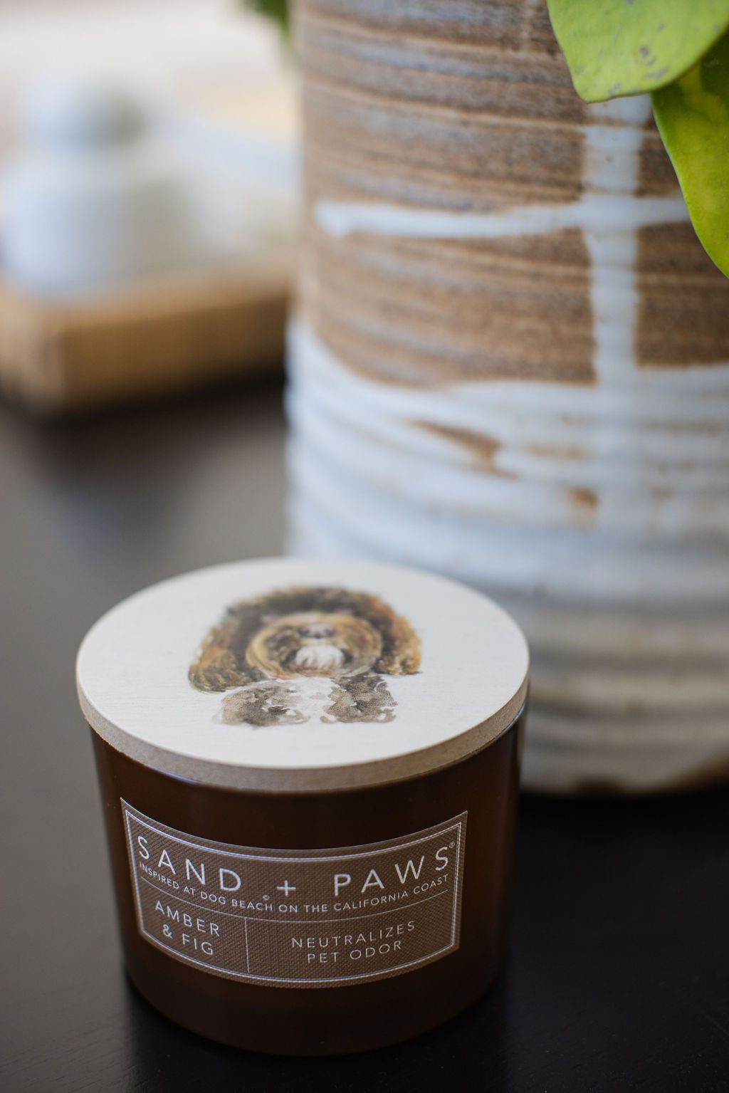 Sand + Paws Amber & Fig 12 oz aromatic scented candle
