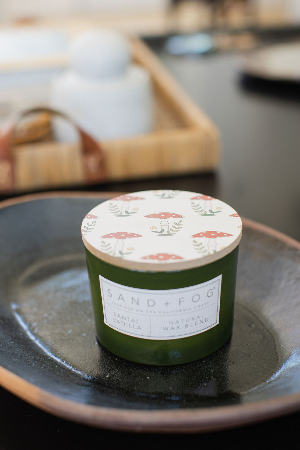 Santal Vanilla 12 oz aromatic scented candle