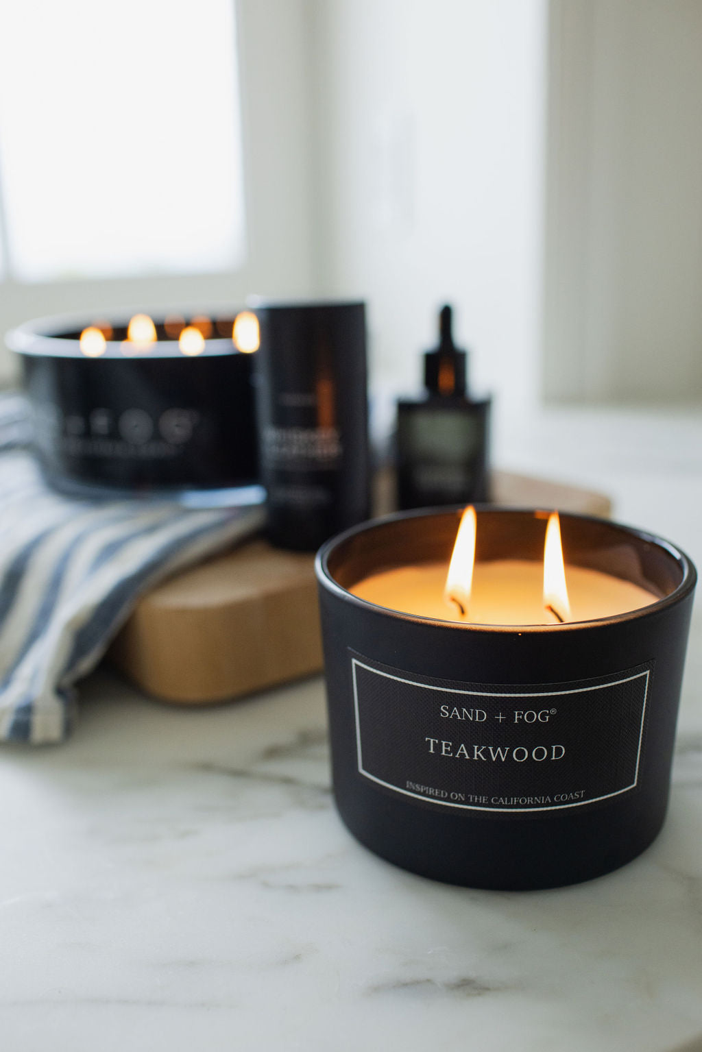 Teakwood 12 oz aromatic scented candle