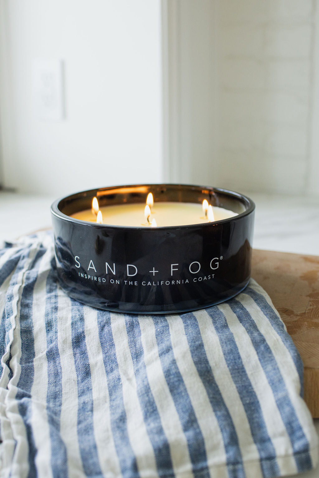Teakwood 34 oz aromatic scented candle