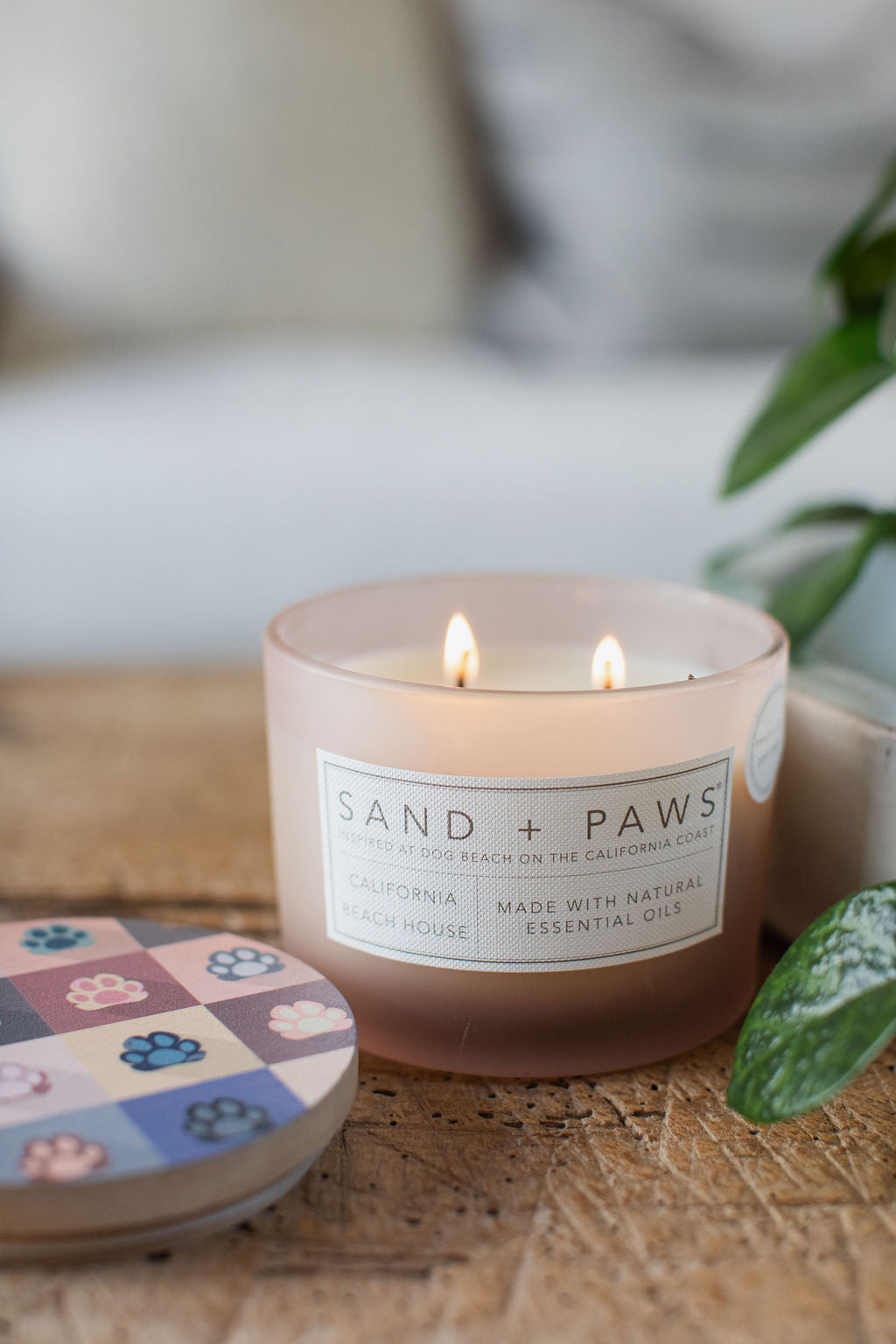 Sand + Paws California Beach House 12 oz aromatic scented candle