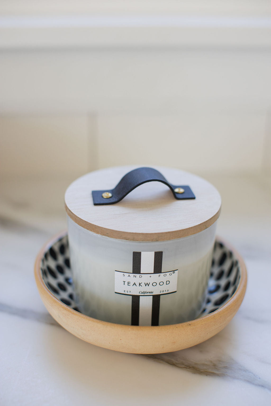 Teakwood 12 oz aromatic scented candle