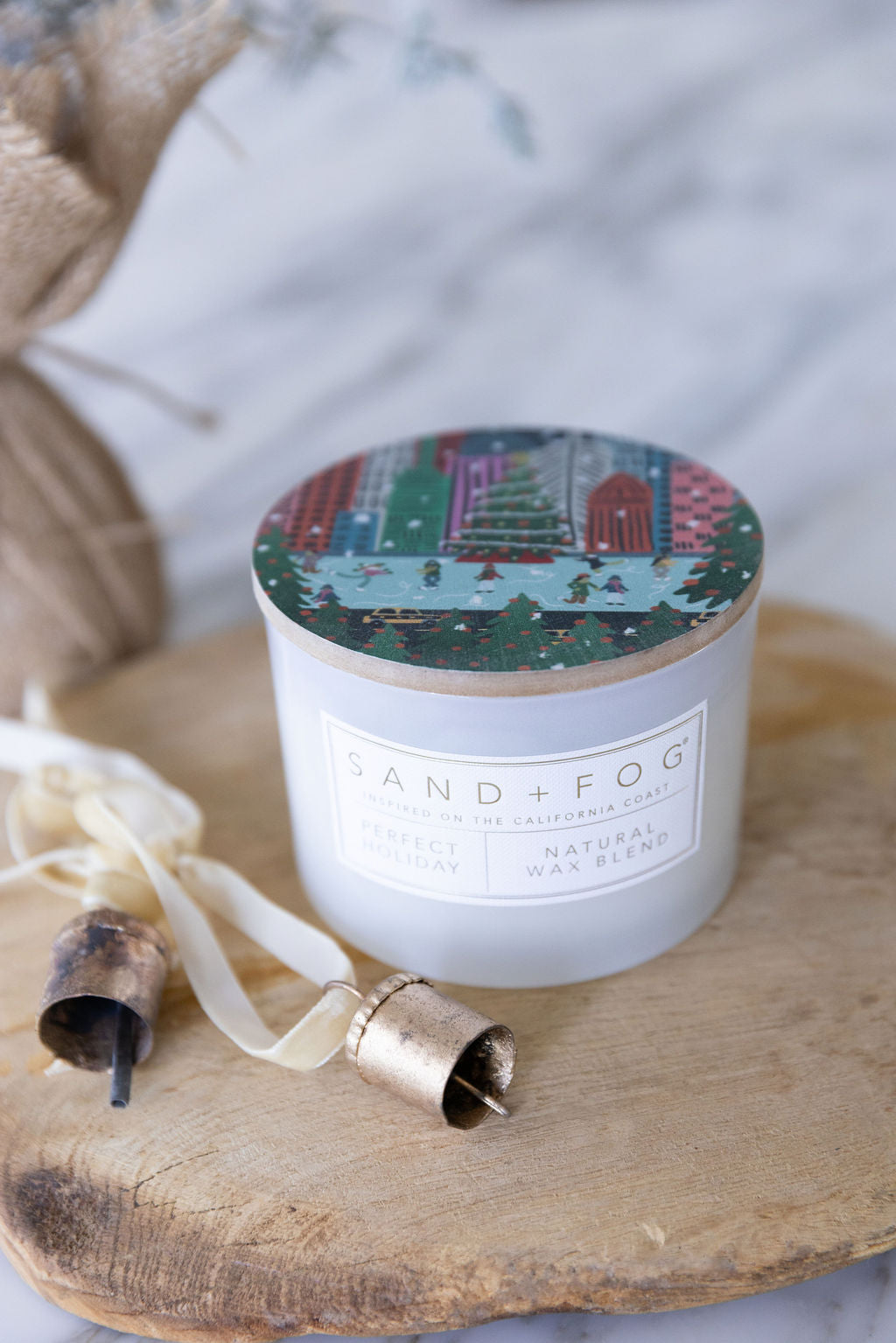 Perfect Holiday 12 oz aromatic scented candle