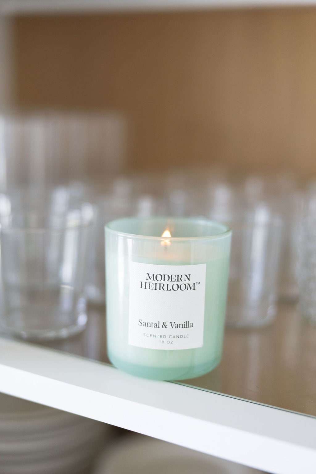 Santal & Vanilla 10 oz aromatic scented candle