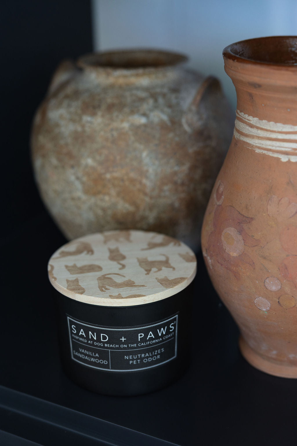 Sand + Paws Vanilla Sandalwood 12 oz aromatic scented candle