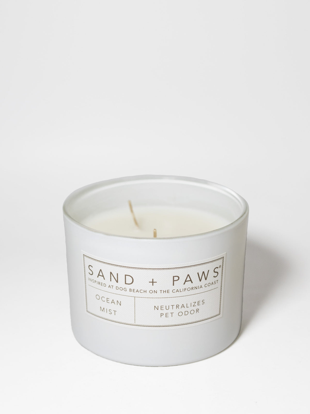 Sand + Paws Ocean Mist 12 oz aromatic scented candle