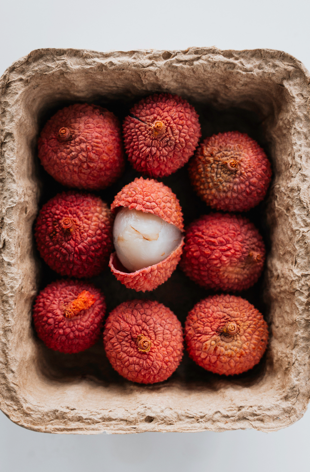 Lychee & Currant 12 oz aromatic scented candle
