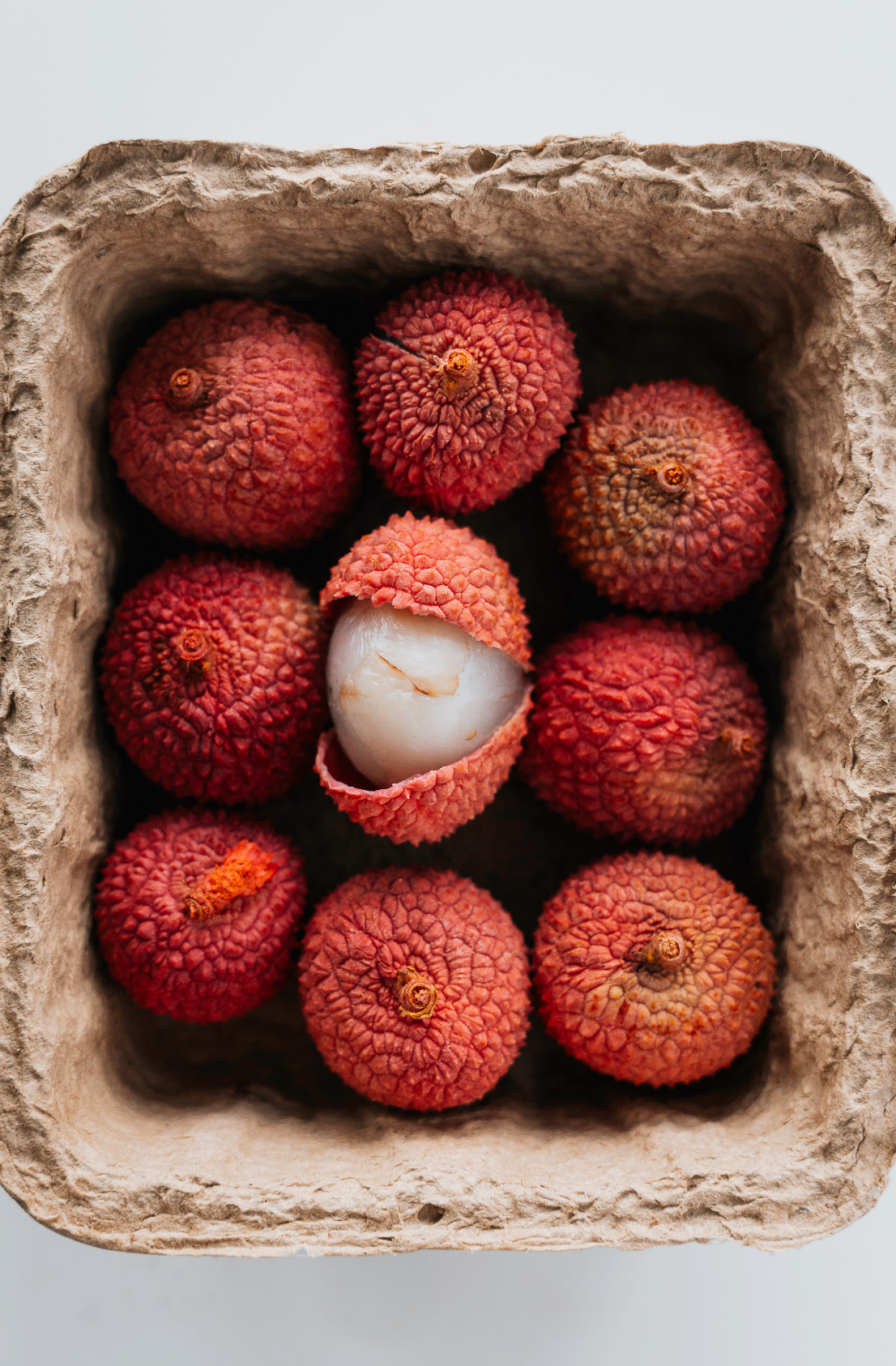 Lychee & Currant 12 oz aromatic scented candle