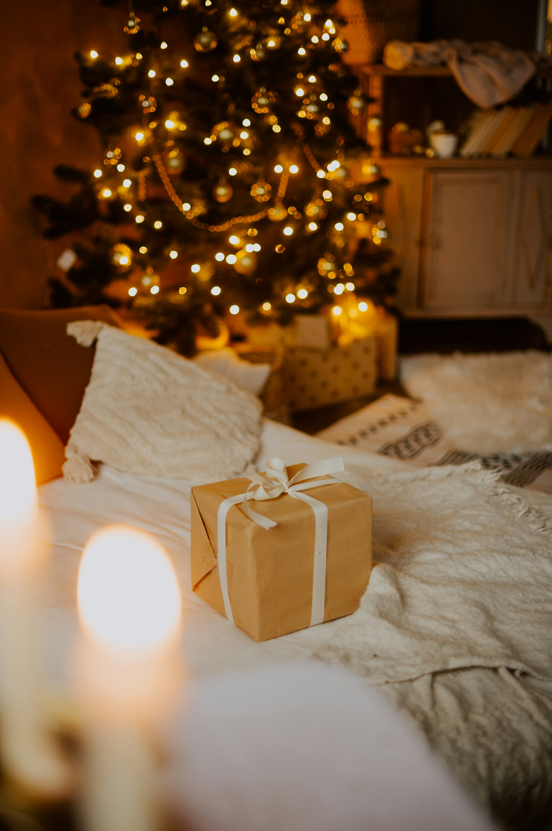 Perfect Holiday 12 oz aromatic scented candle
