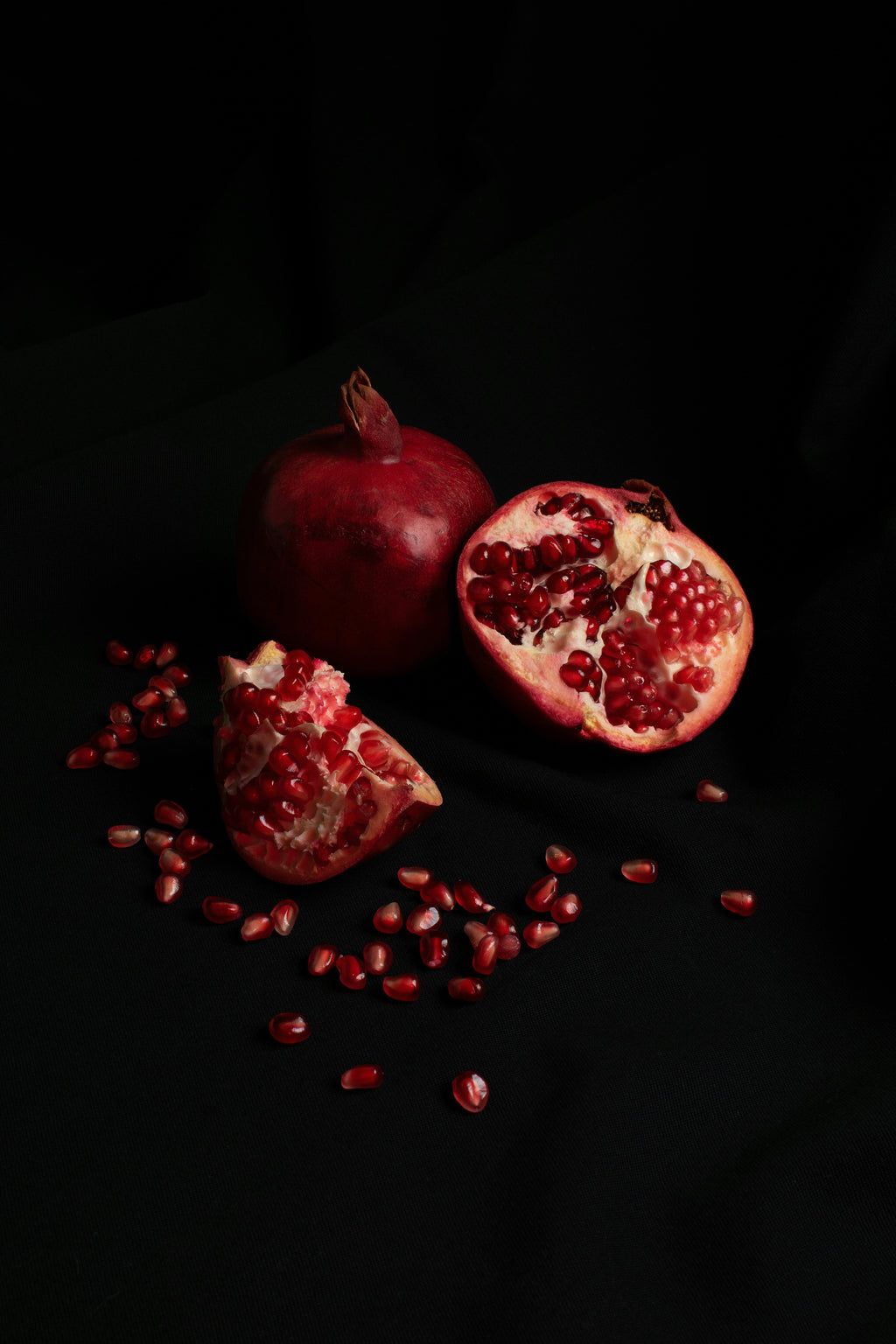 Pomegranate Noir 10 oz aromatic scented candle